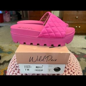 EUC Wild Pair elevated hot pink quilt sandals!